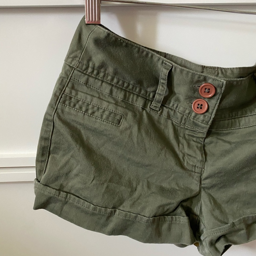 Shorts - Picture 2 of 6